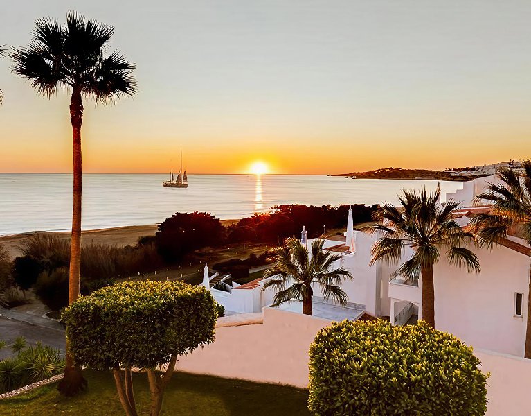 Tu escapada al Algarve: confort y playa en Albufeira, ¡con Todo Incluido!