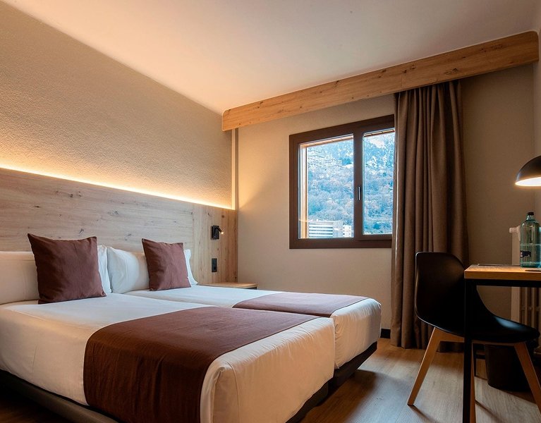 Alójate en el corazón de andorra en un hotel recién renovado