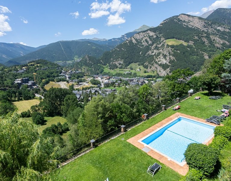 Relax entre montañas: chalet en Andorra con SPA incluido y 1er niño GRATIS