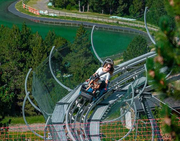 ¡Escapada familiar! Hotel 4* en Andorra con entradas a  Mon(t) Magic Family Park
