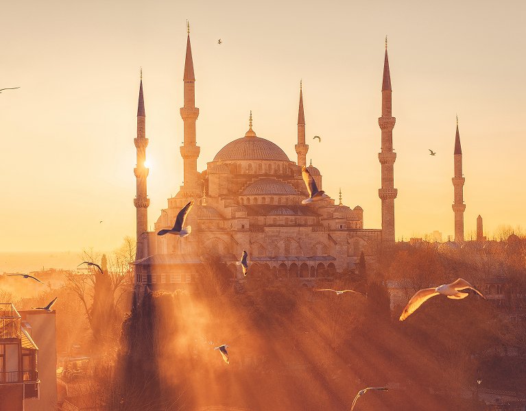 Bazares, mezquitas y paisajes imposibles: descubre Turquía