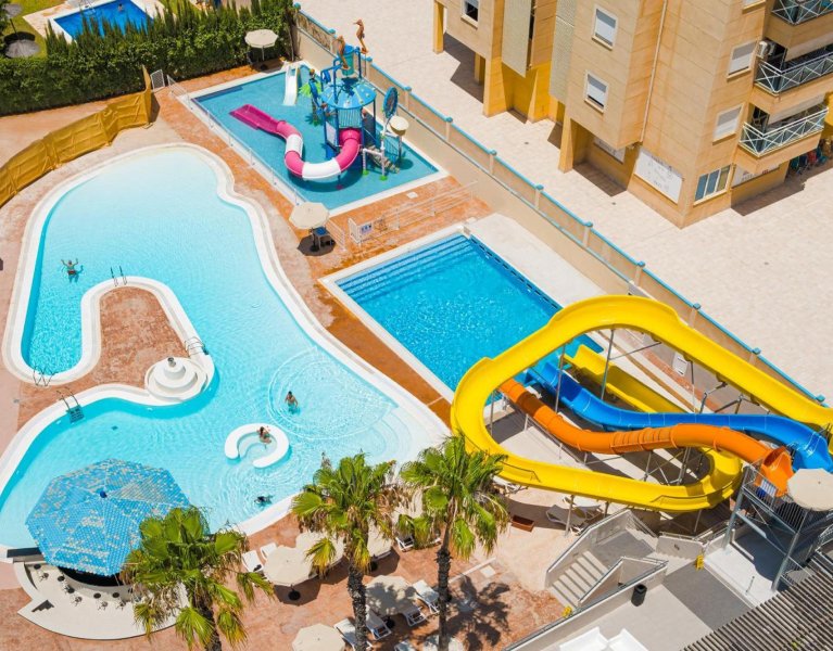 ¡Prepara el bañador! Hotel 4* con toboganes en La Manga del Mar Menor