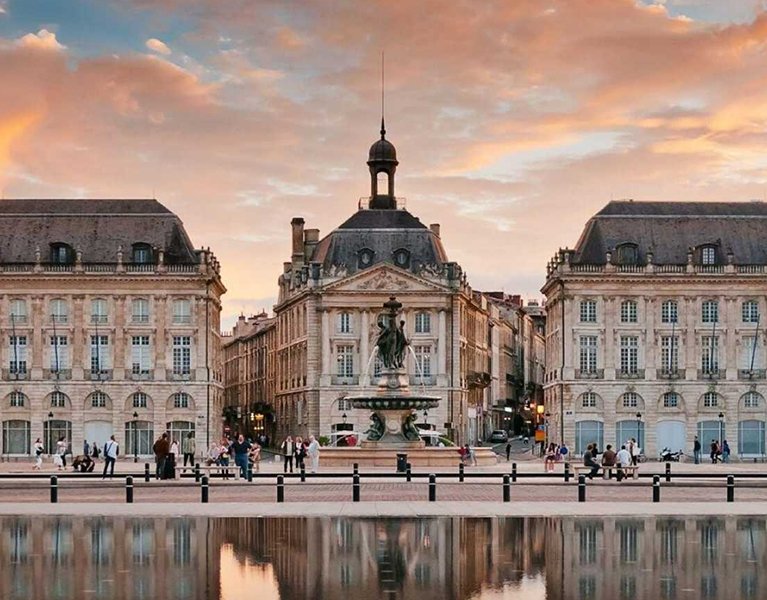 Descubre Burdeos, la joya vinícola de Francia