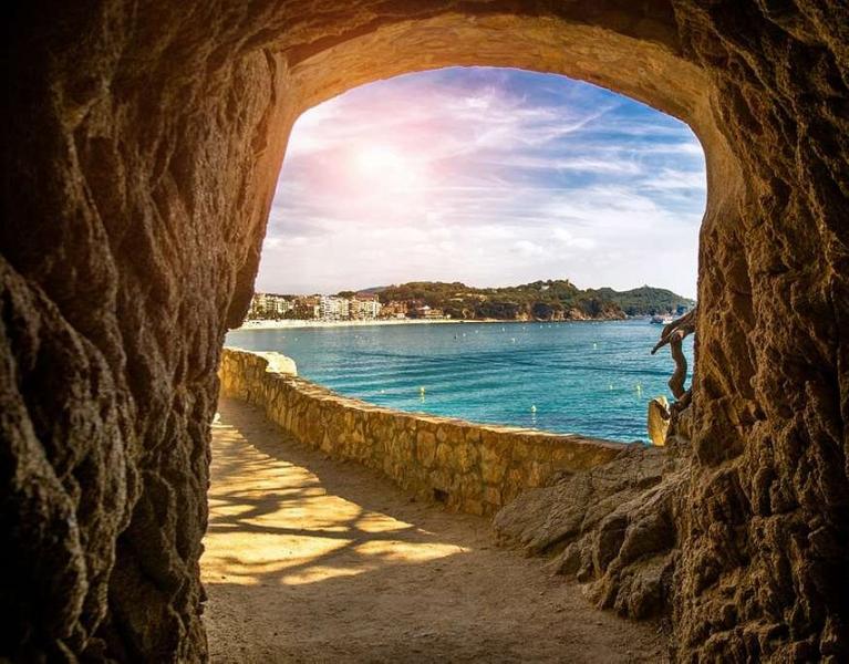 Descubre Lloret en un hotel 4* recién renovado a 100 m del mar