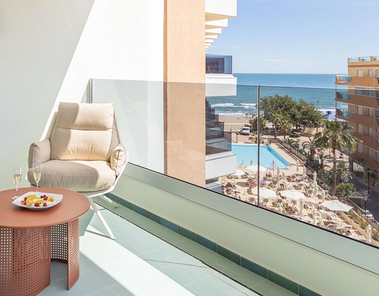 Frente al mar, tus vacaciones son mejor: Fuengirola en hotel 4* ¿Te vienes?