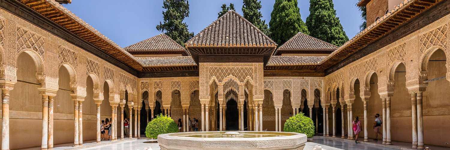 Granada te espera entre historia, encanto y mucho ambiente