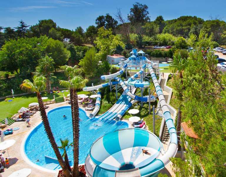 Tu verano más refrescante en la Costa Brava: hotel 4* con parque acuático
