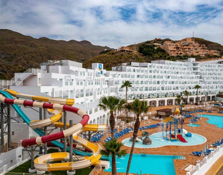 ¡Planazo familiar! Mojácar en hotel 4* con parque acuático