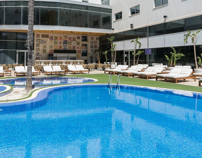¡Sol y playa en Gandía con hotel 4* cerca del mar!