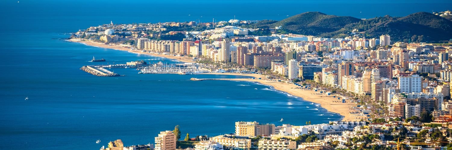 Fuengirola te espera entre chiringuitos, sol y paseos junto al mar