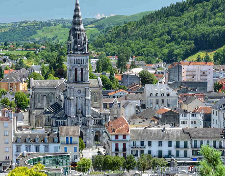 Lourdes: espiritualidad, historia y Pirineos en una escapada única