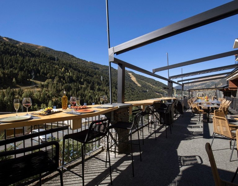 ¿Un hotel 4* con las mejores vistas de Grandvalira?  Tu escapada perfecta en Andorra