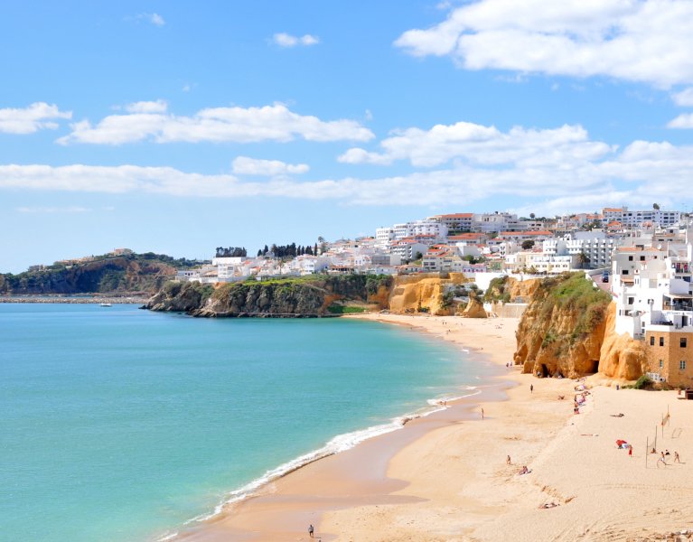 Albufeira te espera con un apartamento 4* para descubrir el Algarve