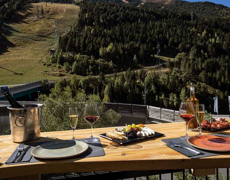 ¿Un hotel 4* con vistas espectaculares? Tu escapada perfecta en Andorra