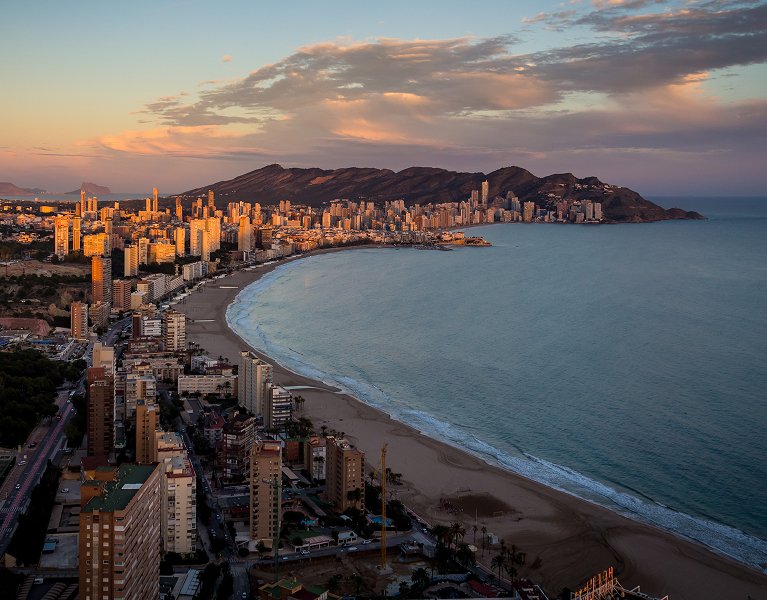 ¡Última hora, últimas Plazas! Benidorm: alójate en el hotel más alto de Europa
