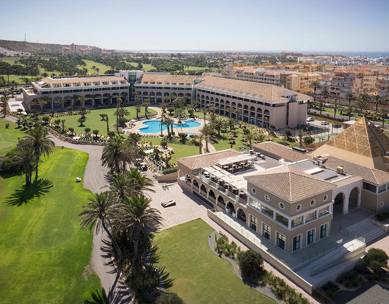 ¡Modo VIP activado! Tu escapada 5 estrellas en la Costa de Almería