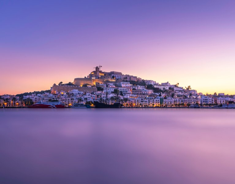 Escápate a Ibiza y disfruta Es Canar junto al mar