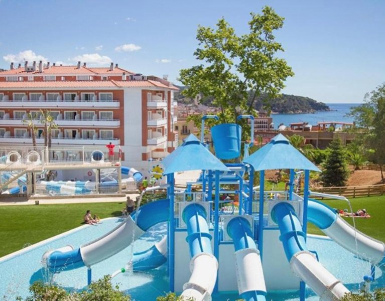 ¡Modo chapuzón activado! Lloret de Mar, hotel 4* y toboganes incluidos
