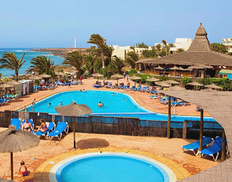 Lanzarote: donde el mar esconde esculturas místicas
