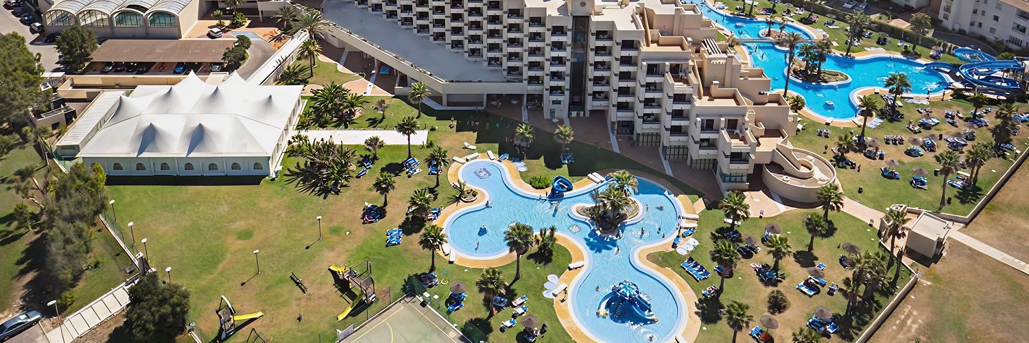 Chapuzones, sol y diversión en la Costa de Almería: hotel 4* con toboganes