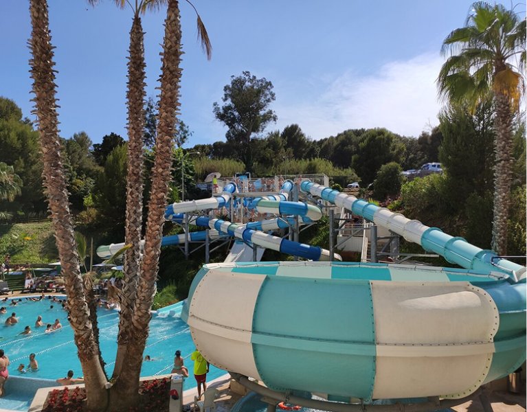 Chapuzones y diversión en Lloret de Mar: hotel 4* con toboganes incluidos