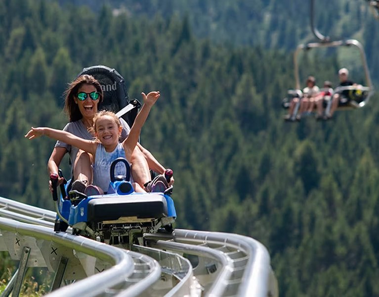 El verano más divertido en Andorra: hotel 4* con entradas a  Mon(t) Magic Family Park