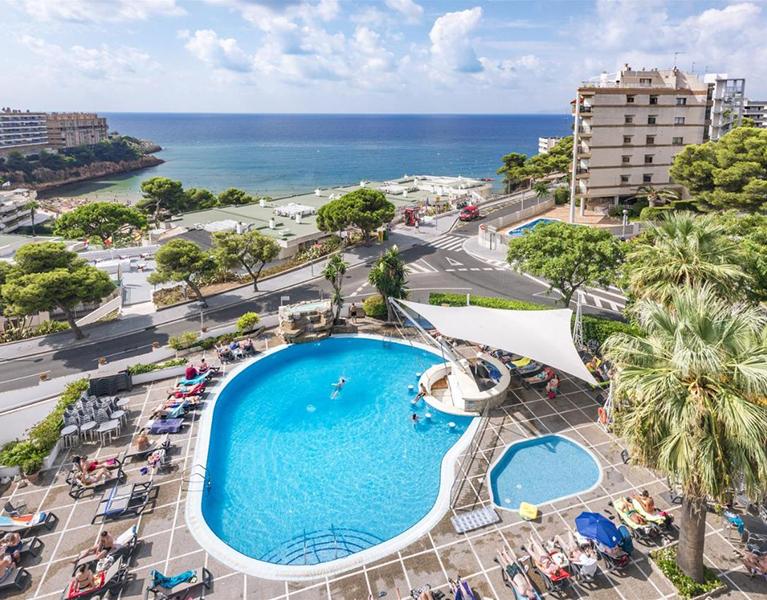 Hotel 4* y habitación vista mar con Pensión Completa en Salou