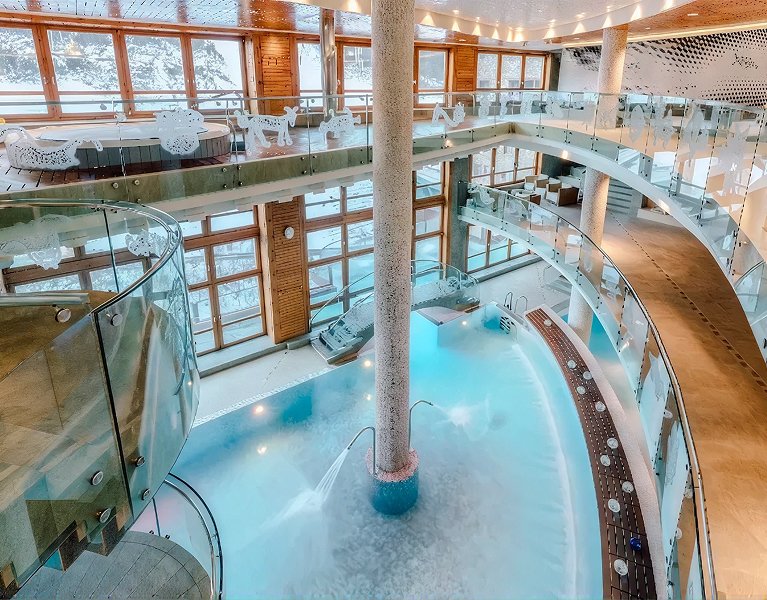 Shopping por Andorra y opción de relax en el SPA más lujoso de los Pirineos