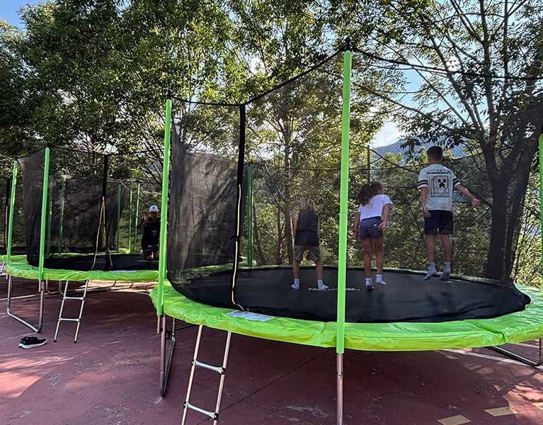 ¡Verano en familia! Niños gratis, animación y piscina en el Pirineo Catalán
