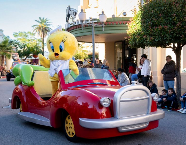 Madrid con extra de adrenalina: ¡Añade tu entrada al Parque Warner!