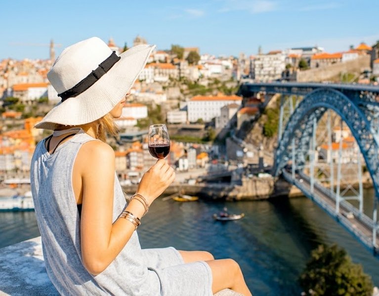 Descubre Oporto en hotel 4* con cata de vinos y crucero