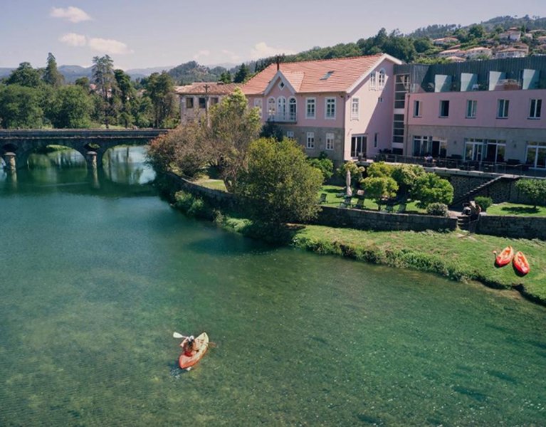 ¡El norte de Portugal y su encanto! Hotel 4* en el río Vez