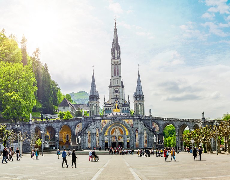 Lourdes: un destino de misterio y leyendas al sur de Francia
