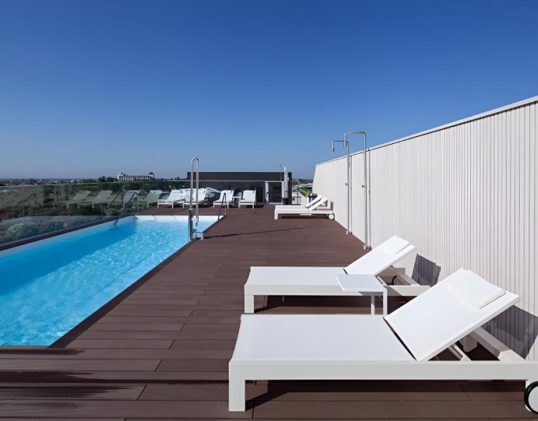 A un paso de Sevilla en hotel 4* con piscina