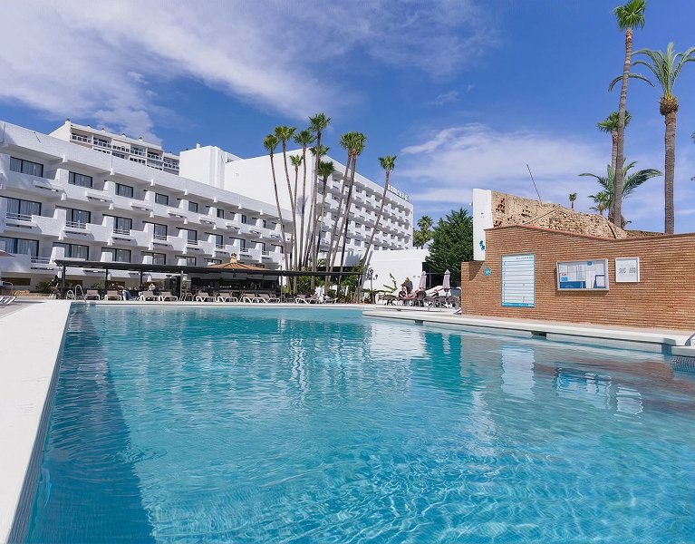 Hotel 4* renovado para una escapada perfecta en Torremolinos
