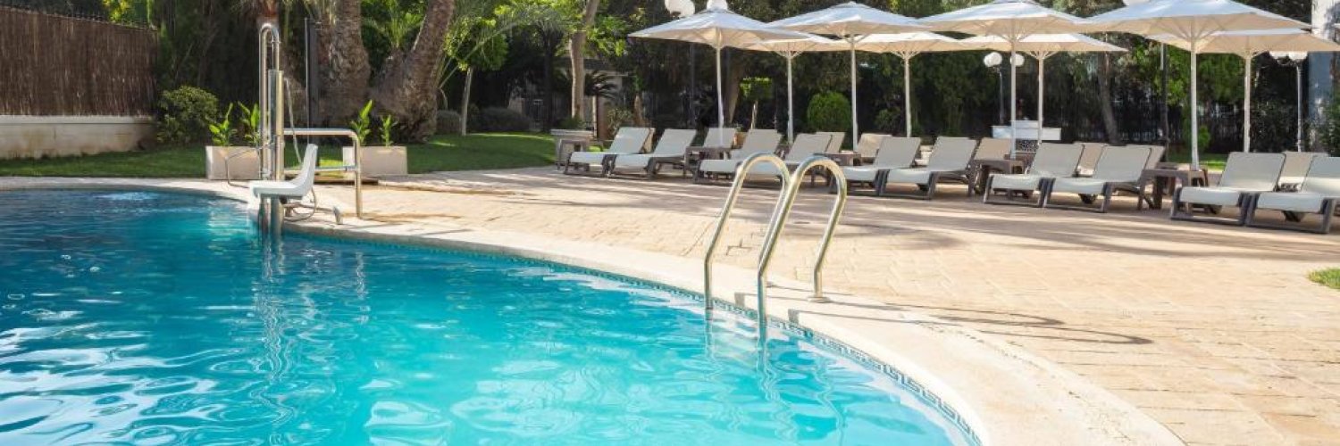 ¡Escápate a Valencia! Sol, piscina y confort en hotel 4*