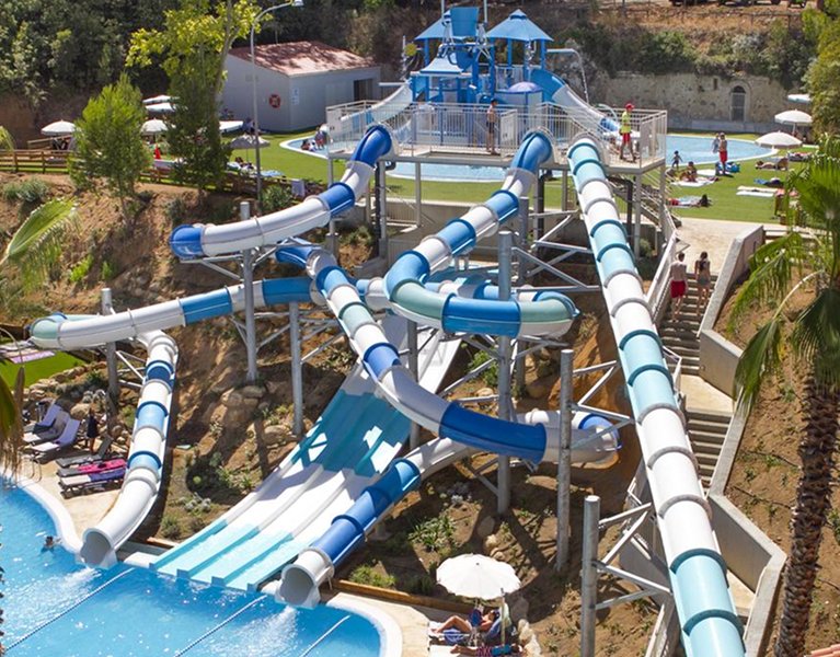 Chapuzones y diversión en Lloret de Mar: hotel 4* con toboganes incluidos