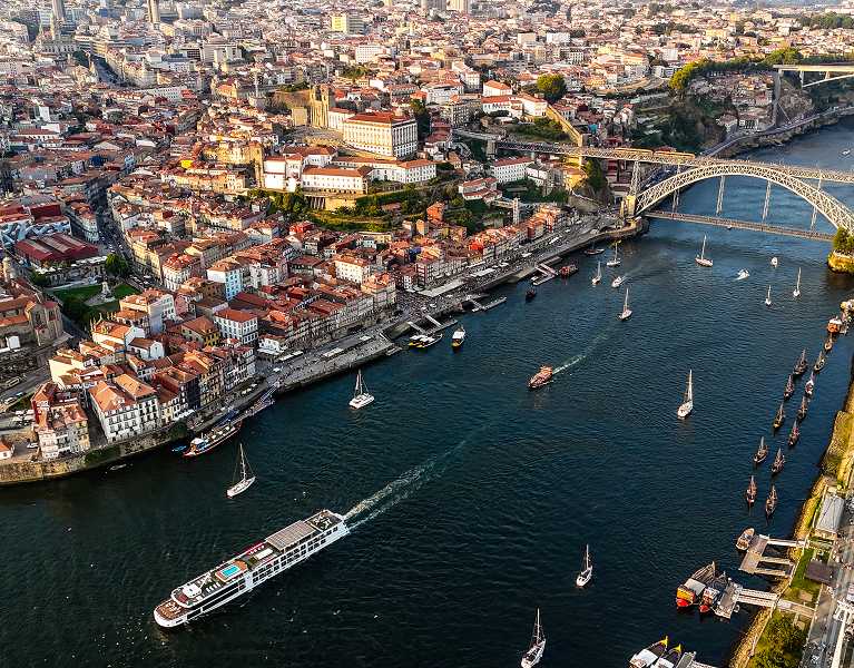 ¡Oporto al completo! Incluye crucero por los 6 puentes y cata de vino