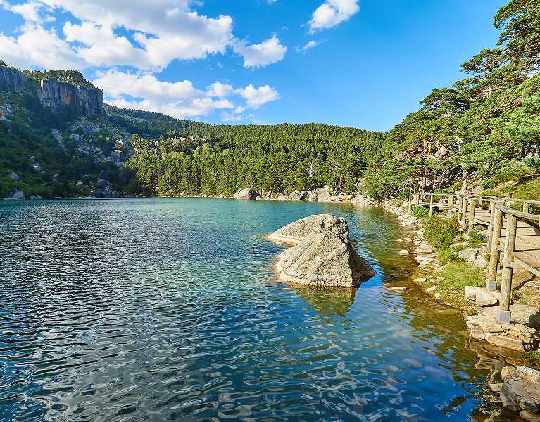 Descubre Vinuesa: calma y encanto rural en plena Sierra de Urbión 