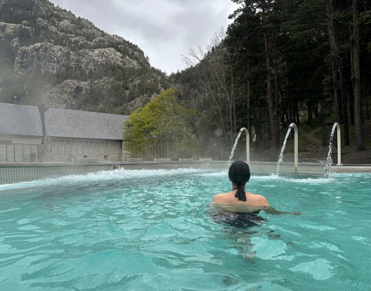 Bienestar en pleno Pirineo: Balneario de Panticosa con circuito termal incluido