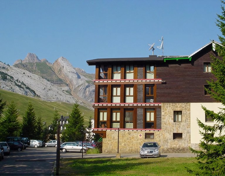 Candanchú: una escapada entre montañas y paisajes de postal