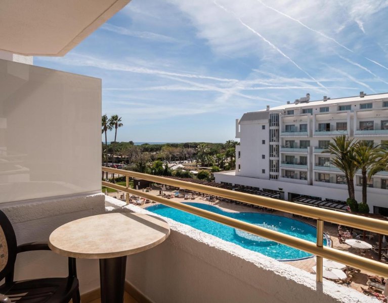 ¡La Costa del Maresme! Vacaciones en Santa Susanna en hotel 4*
