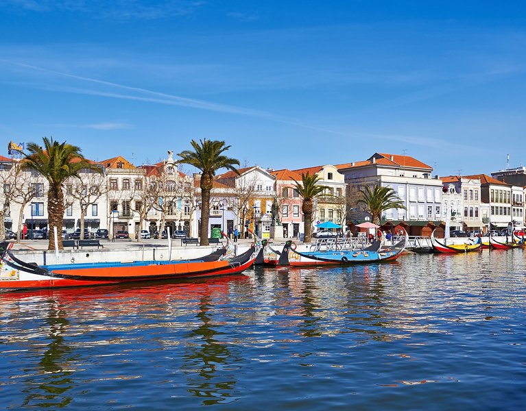 ¡Experiencia de 10! Cruza los canales de Aveiro en un barco moliceiro tradicional