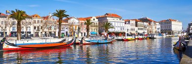 ¡Experiencia única! Navega por los canales de Aveiro en un barco moliceiro tradicional