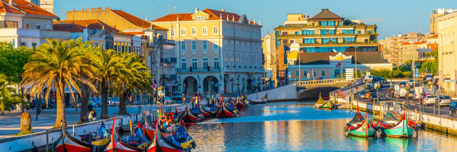 ¡Descubre los canales de Aveiro con desayuno incluido!