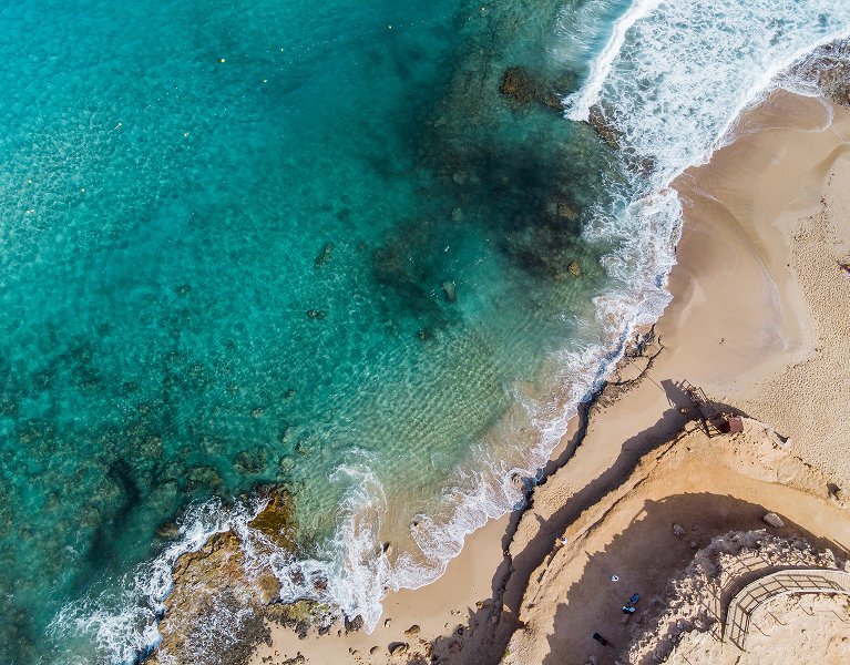 ¡Ibiza a tus pies! Atardeceres y calas a un paso