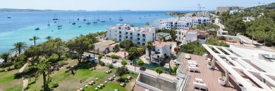 ¡Ibiza te espera! Tu viaje soñado a la isla blanca con ferry incluido