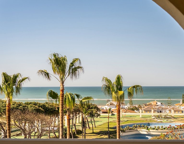 Tu hotel 4* en Matalascañas frente al mar: ¡la Costa de la Luz te espera!