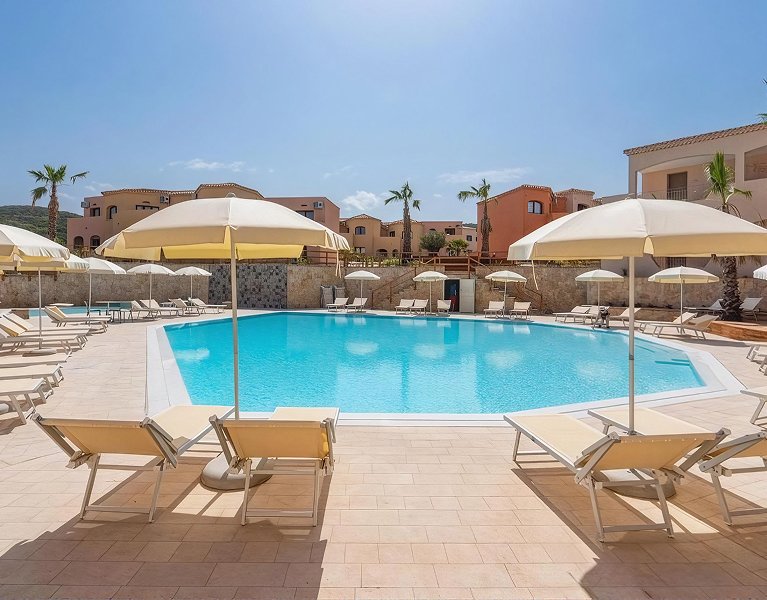 ¡Cerdeña te espera en hotel 4*! Con ferry y ¡embarque de coche gratis!