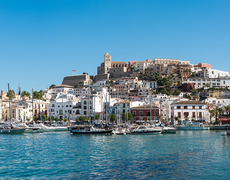 No existe lugar igual... descubre Ibiza en hotel 4* ¡Con opción de ferry!